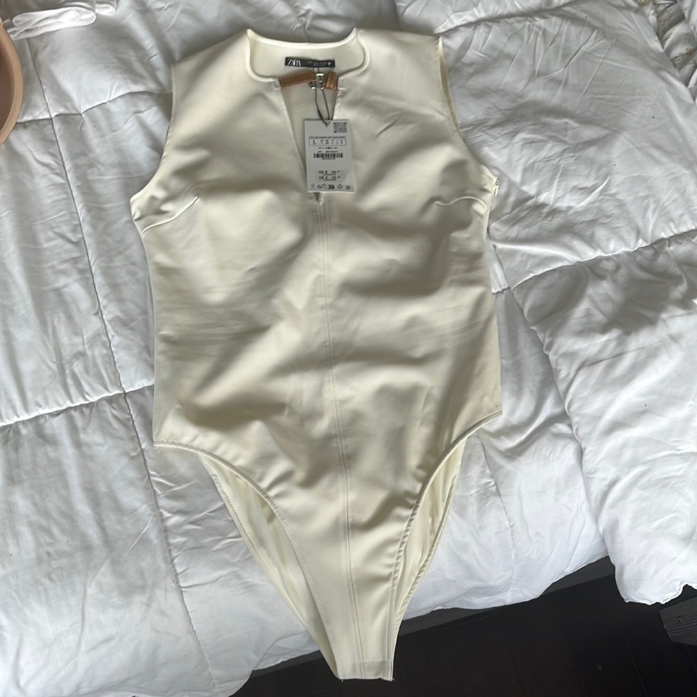 Zara cream/ white body suit brown buckle detail NWT size L